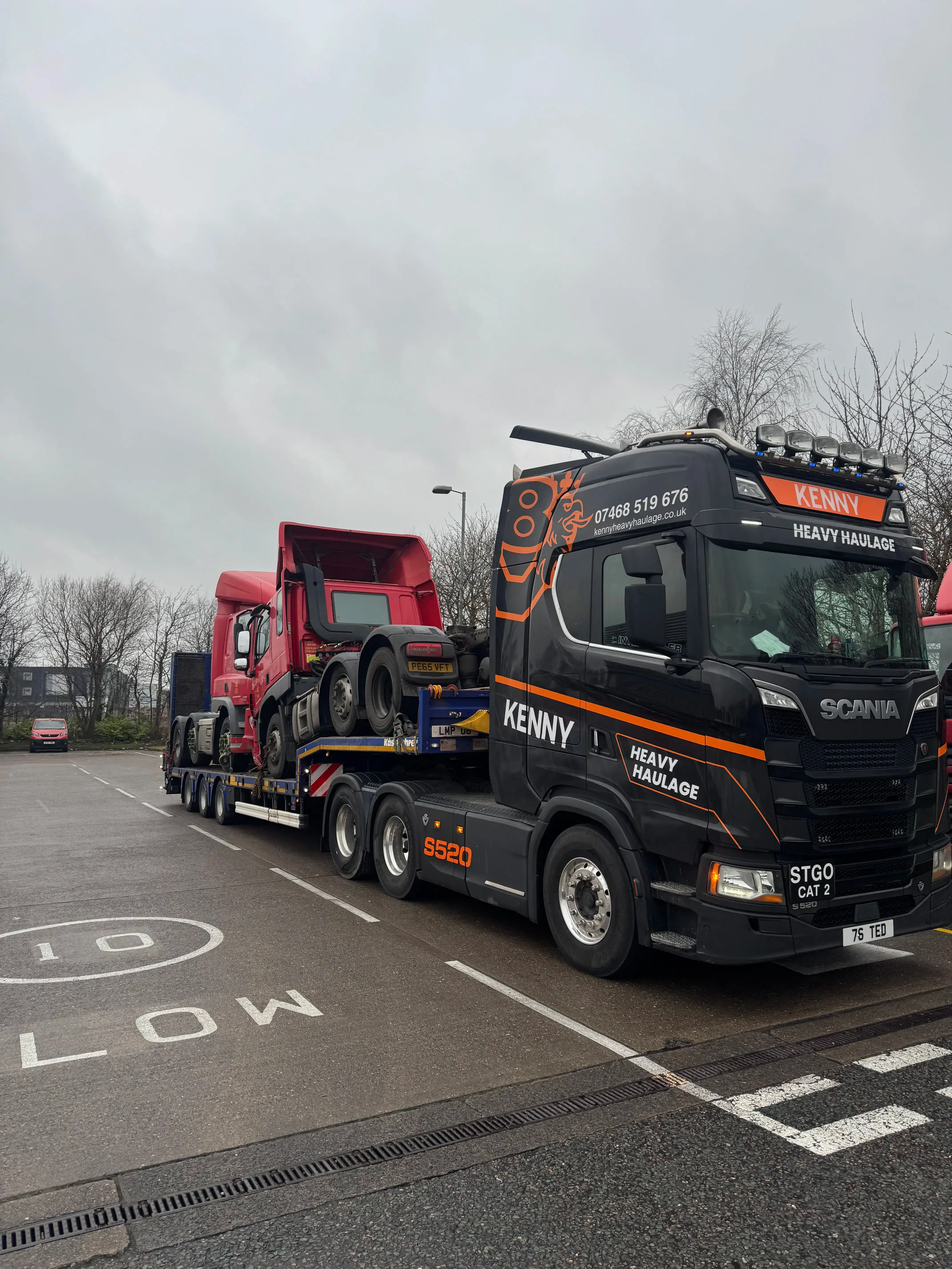 Truck transport low loader - Heavy duty cargo transportation